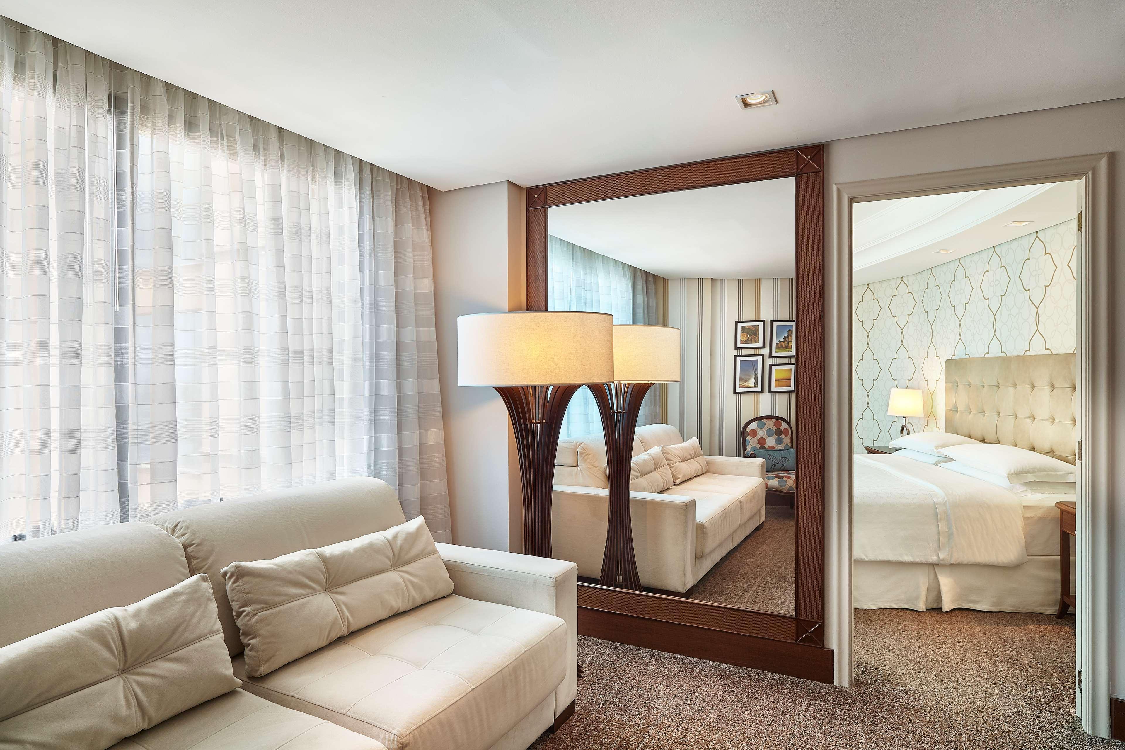 Hilton Porto Alegre, Brazil Hotel Exterior photo A mirror in a living room