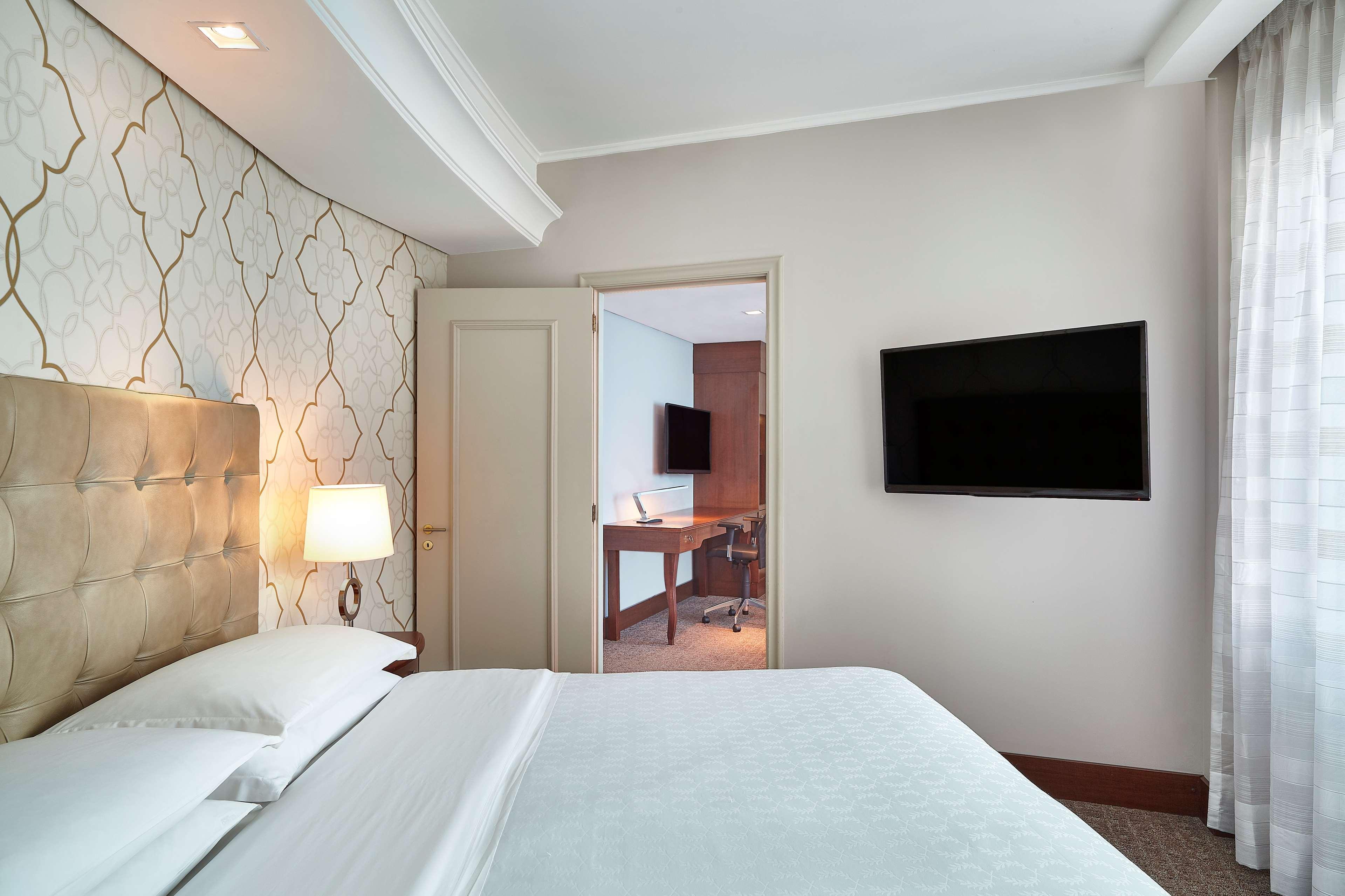 Hilton Porto Alegre, Brazil Hotel Exterior photo A bedroom at the hotel