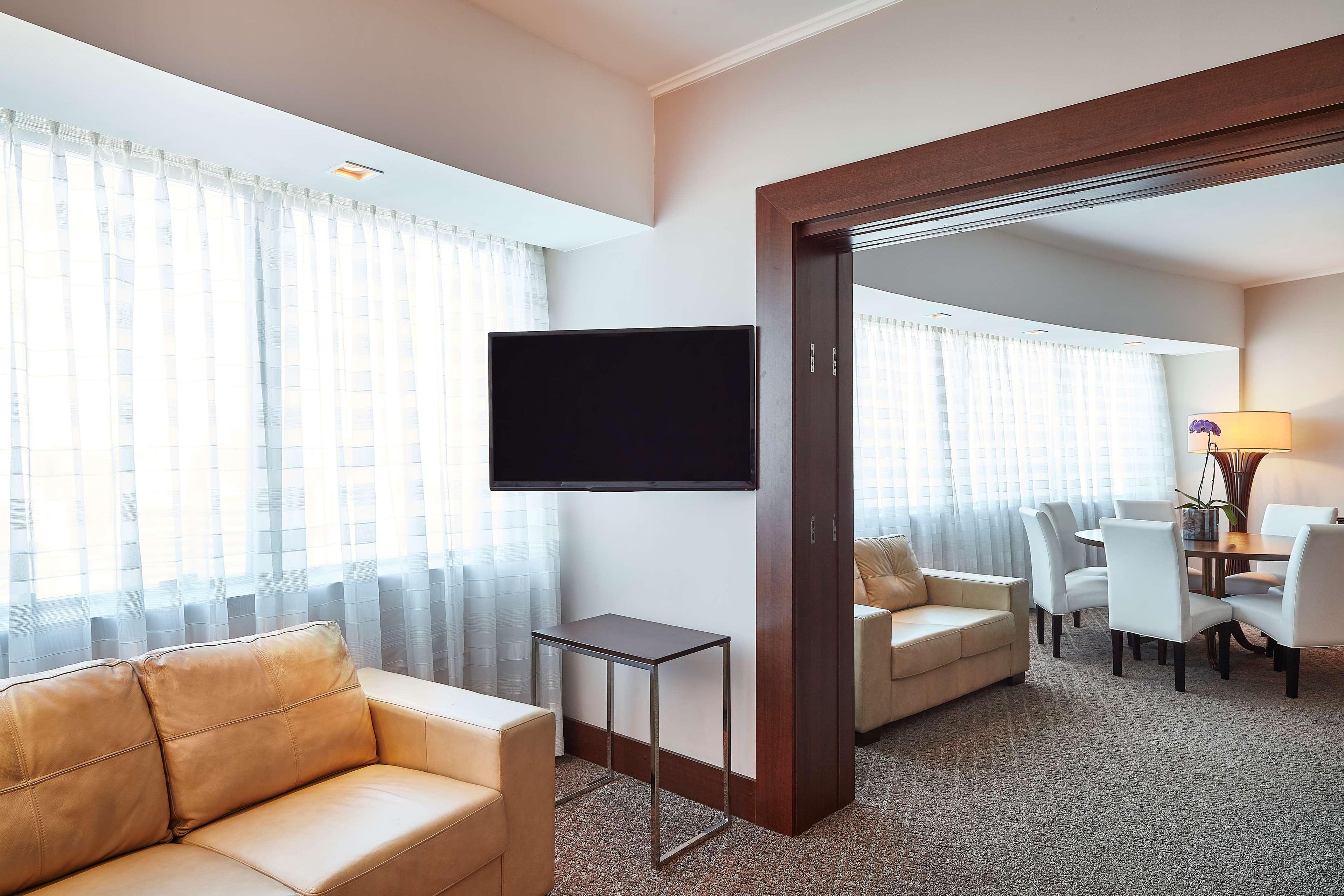 Hilton Porto Alegre, Brazil Hotel Exterior photo A suite at the hotel